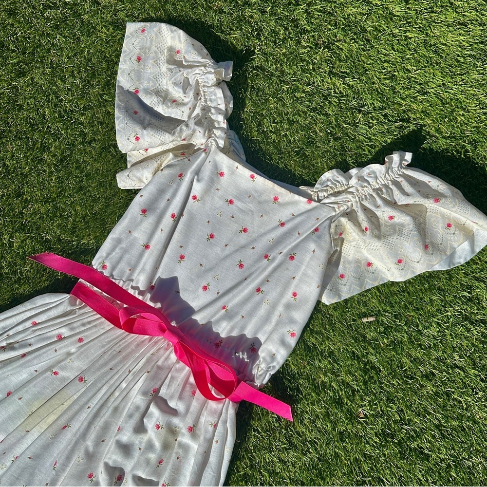 Vintage 1970s Handmade Floral Pink + White Eyelet Dress - Picture 2 of 8